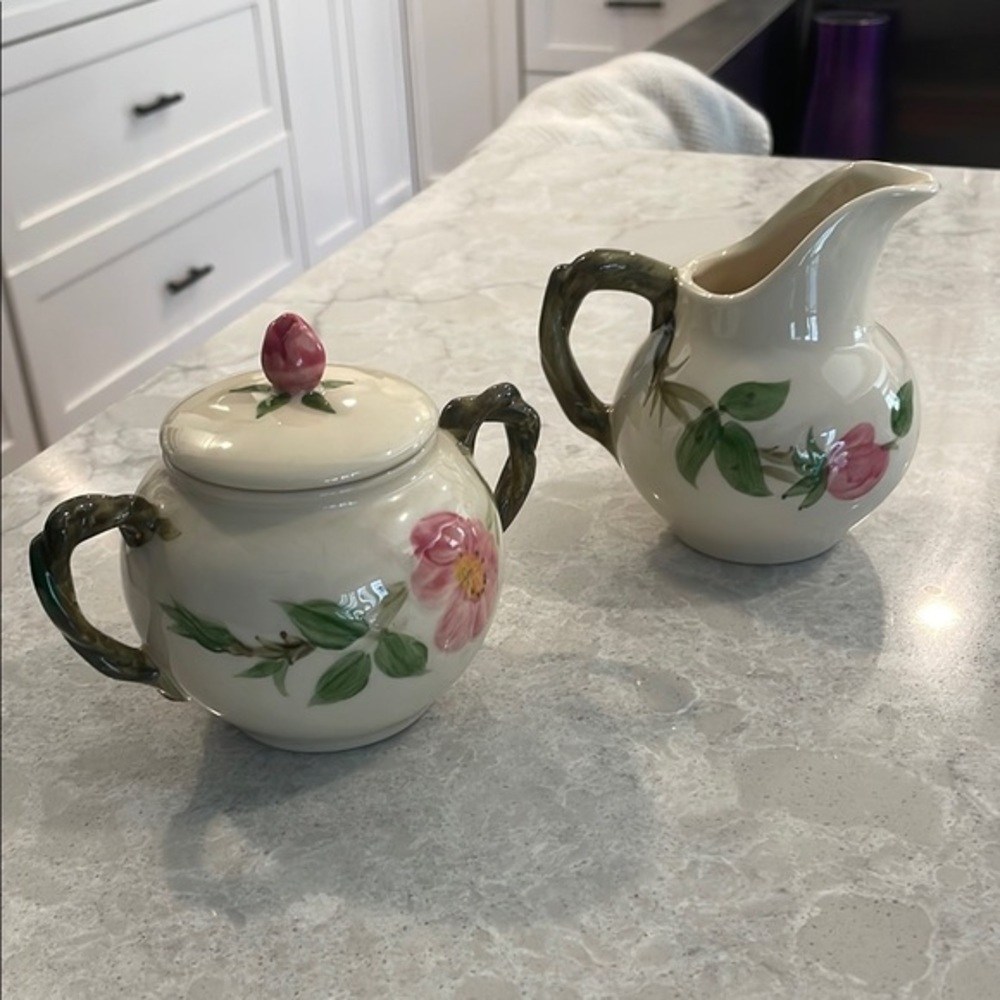 Franciscan wear creamer and sugar bowl set